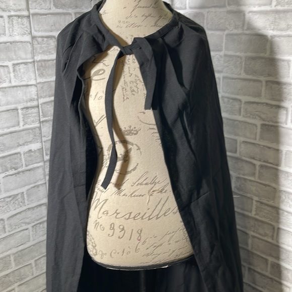 EUC Black Superhero cape with tie - Picture 3 of 8